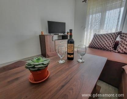 Apartments Chipsy, privatni smeštaj u mestu Zelenika, Crna Gora - 20220415_152111