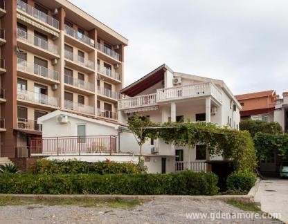 Apartmani Mira, privatni smeštaj u mestu Bečići, Crna Gora - 81860112