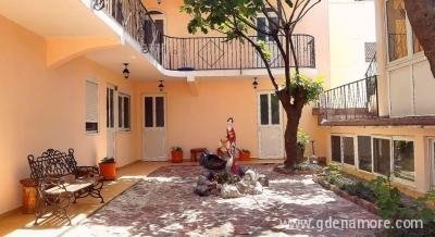Guesthouse & Apartments OTO, privatni smeštaj u mestu Sutomore, Crna Gora