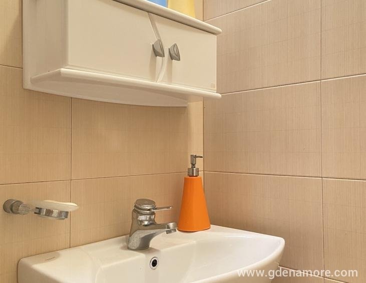 AC9F6950-53BD-4A0C-829E-FDECC709AED4