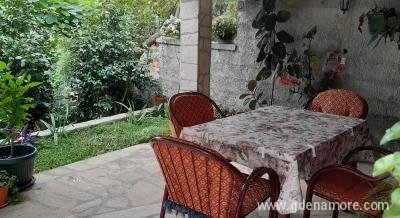 Apartman Dora, privatni smeštaj u mestu Djenović, Crna Gora
