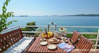Villa Mery on the beach, privatni smeštaj u mestu Orebić, Hrvatska
