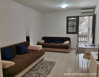 APARTMAN VLADO , zasebne nastanitve v mestu Bečići, Črna gora - IMG-fd4ea2e21cdf3f5ee04734b1653d5844-V