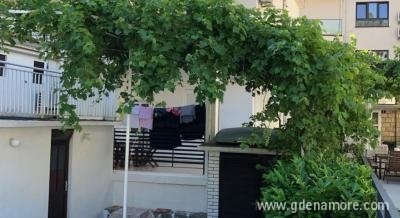 Apartmani Sunčani Bečići, частни квартири в града Bečići, Черна Гора