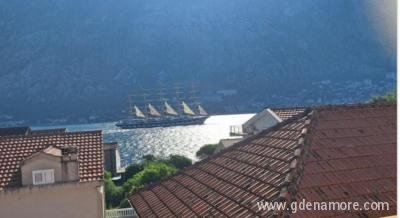 Jankovic apartman - 90 méterre a tengertől, Magán szállás a községben Prčanj, Montenegró
