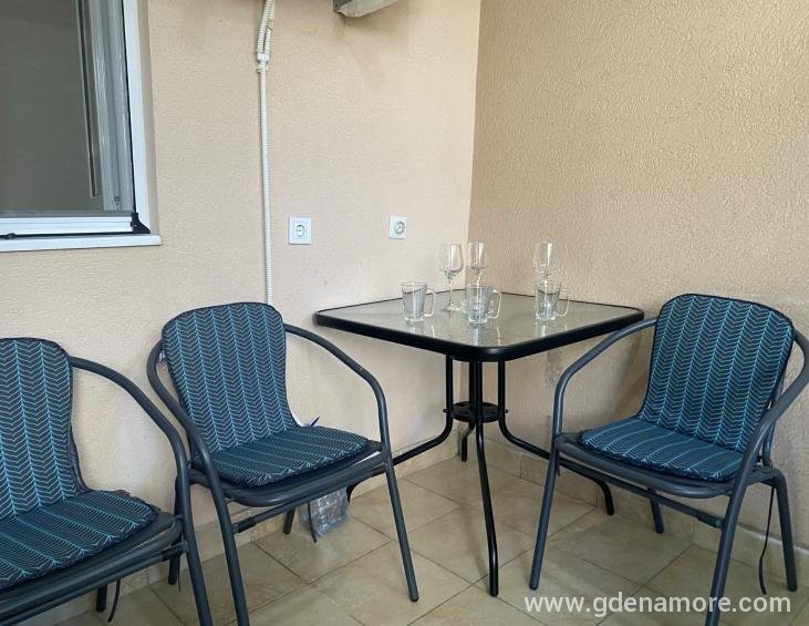 Trokrevetni studio apartman