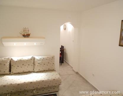 APARTMANI KOPITOVIC, Частный сектор жилья Петровац, Черногория
