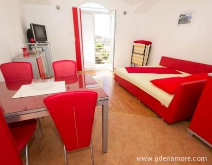 Apartmaji Kozlica Sevid, zasebne nastanitve v mestu Trogir, Hrvaška - Apartman A2+1(b)