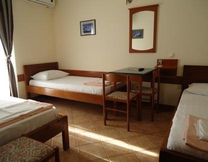Апартаменти Маслина-Савина, частни квартири в града Herceg Novi, Черна Гора