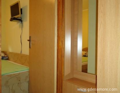 Apartmanok Djuricic, Magán szállás a községben Baošići, Montenegró