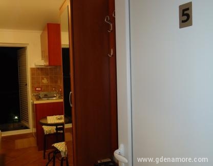Apartmaji Kilibarda, zasebne nastanitve v mestu Herceg Novi, Črna gora