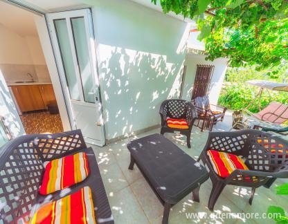 Apartmani Lilić, privatni smeštaj u mestu Donji Štoj, Crna Gora