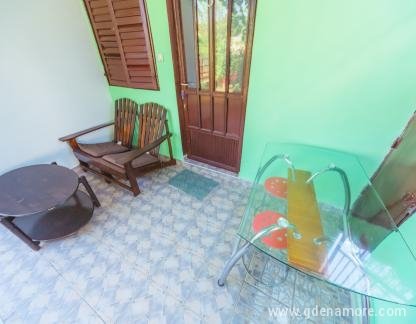 Apartmani Lilić, privatni smeštaj u mestu Donji Štoj, Crna Gora