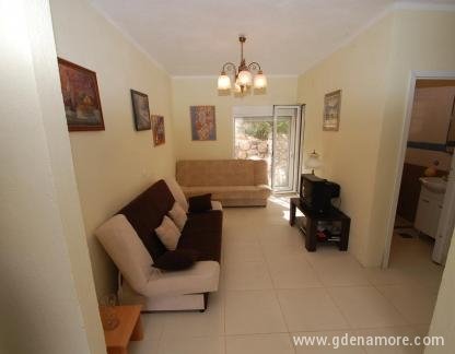 Vila ANLAVE in apartmaji ANLAVE, zasebne nastanitve v mestu Sveti Stefan, Črna gora - 1