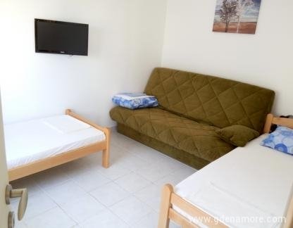 Apartmaji Aničić, zasebne nastanitve v mestu Kaludjerovina, Črna gora - P70817-091853