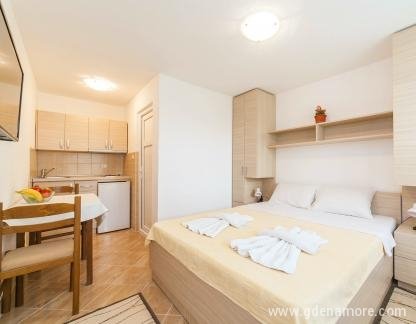 APARTMANI HANAKA, privatni smeštaj u mestu Pržno, Crna Gora - 01