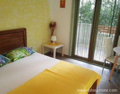 Apartmaji "AMFORA", zasebne nastanitve v mestu Djenović, Črna gora - 1