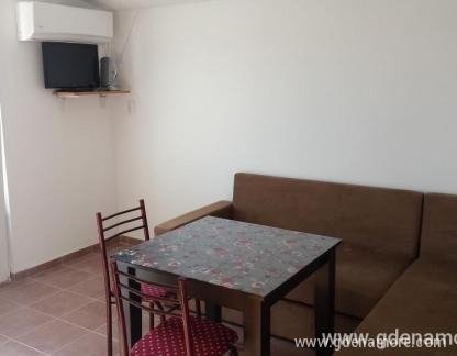 Apartmani Milan, privatni smeštaj u mestu Sutomore, Crna Gora