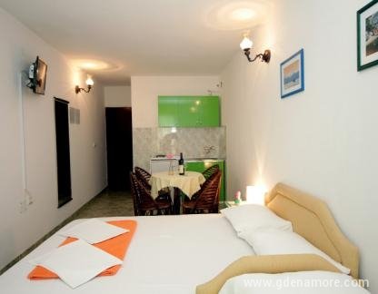 Apartmani Kurtović, privatni smeštaj u mestu Petrovac, Crna Gora - IMG_6414_0