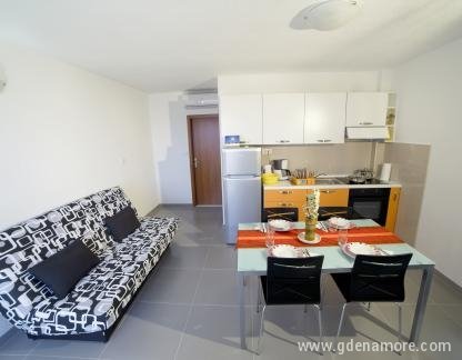 Apartmani 1234, privatni smeštaj u mestu Omiš, Hrvatska