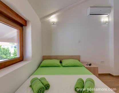 Appartements Trojanovic Obala, logement privé à Tivat, Monténégro - 75B_0424_5_6_7_8