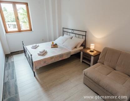 Apartmani Belvedere, privatni smeštaj u mestu Herceg Novi, Crna Gora - IMG_6770