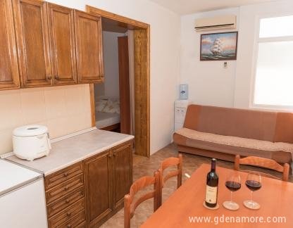 Apartmani Bujenovic, privatni smeštaj u mestu Radovići, Crna Gora - 3FBE32FC-3461-4CA2-84C7-EAEA665B3008