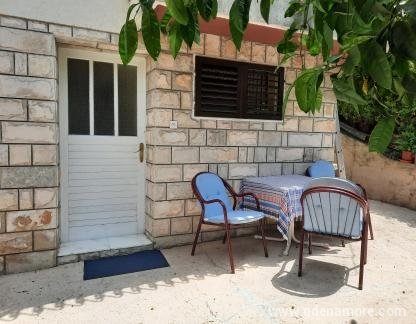 Apartman Nevena, privatni smeštaj u mestu Igalo, Crna Gora - 20210704_123815