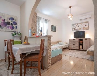 Apartmanok DAČO, Magán szállás a községben Sveti Stefan, Montenegró - 7cf8b60a-a9a4-4f92-99fd-885c2081675f