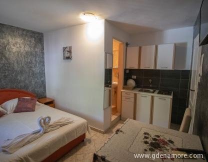 Apartments Kaladjurdjevic, private accommodation in city Rafailovići, Montenegro