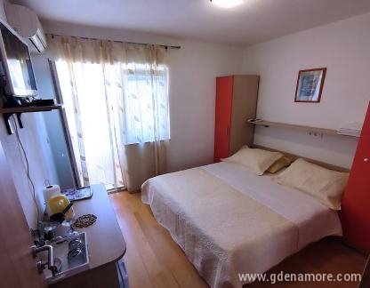 Apartments Tucepi Jakic, private accommodation in city Tučepi, Croatia - aulav-