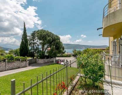 Οικογενειακός ήλιος, ενοικιαζόμενα δωμάτια στο μέρος Herceg Novi, Montenegro - 1