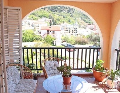 Apartmani Tomić, Magán szállás a községben Rafailovići, Montenegró - Balcony