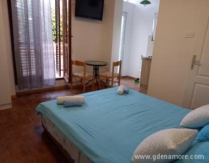 Apartamentos Kaludjerovic - DISPONIBLE HASTA EL 28.08.2021, alojamiento privado en Igalo, Montenegro - 20220525_185931