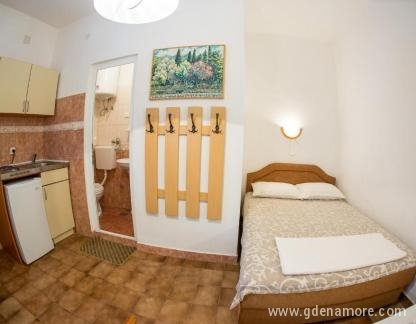 Apartmani Mira, zasebne nastanitve v mestu Bečići, Črna gora - 82440764