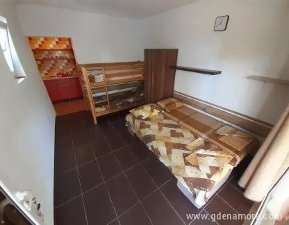 Appartamenti Ristic Zoran, alloggi privati a Dobre Vode, Montenegro - A1_01