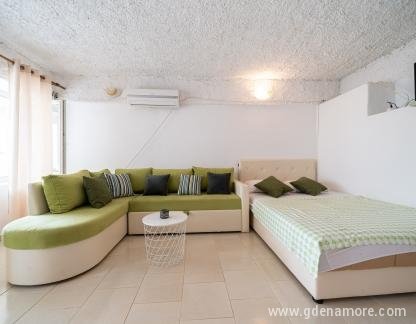 Guest House Ana, частни квартири в града Buljarica, Черна Гора - DSC01016
