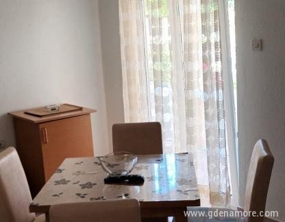 Maca Krašići, privatni smeštaj u mestu Krašići, Crna Gora - Dnevni boravak