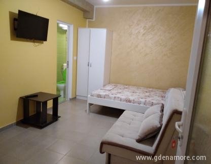 Apartments / Studio Sutomore, private accommodation in city Sutomore, Montenegro - 20220710_221020