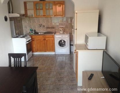 Apartments & rooms Kamovi, private accommodation in city Pomorie, Bulgaria - 1