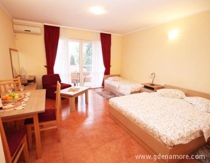 Apartman broj 7, alloggi privati a Igalo, Montenegro - FB_IMG_1682010086379