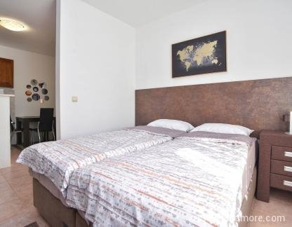Апартаменти Бранка, частни квартири в града Tivat, Черна Гора - Apartman 1