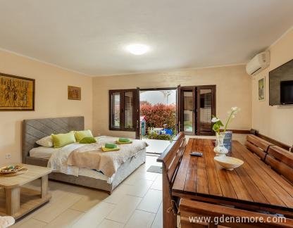 Comfortable apartments in the center of Tivat, private accommodation in city Tivat, Montenegro - 344A4289