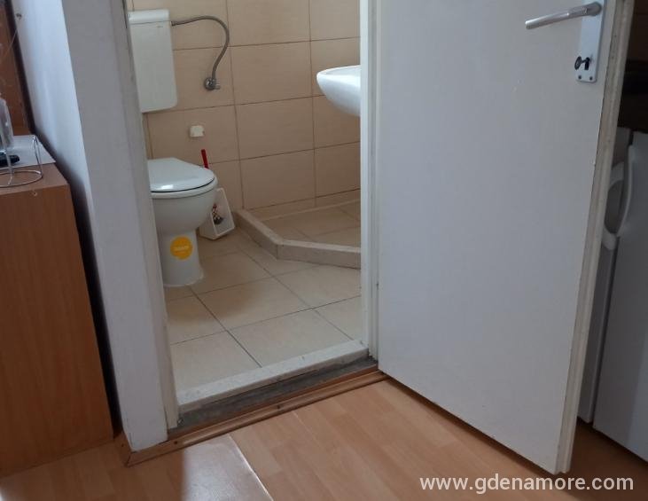 IMG-f6b50dd0da2c92bafe67938fa22993c2-V