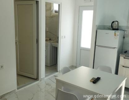 Apartmani Pijer Loti, privatni smeštaj u mestu Baošići, Crna Gora - IMG-cd37648578fafeef5079d5d9f5d14751-V