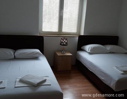 Apartmaji Vulić, zasebne nastanitve v mestu Petrovac, Črna gora - 1000013705