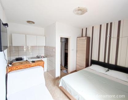 Apartmani Becka, Privatunterkunft im Ort Šušanj, Montenegro - 1_1