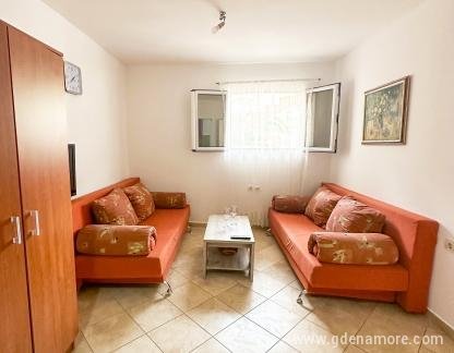 Vukadinovićeva hiša, zasebne nastanitve v mestu Budva, Črna gora - Dnevni boravak