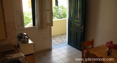 BEACH FRONT SALVANOS, privatni smeštaj u mestu Krf, Grčka