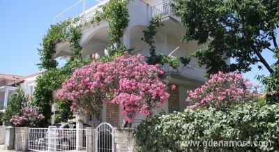 Apartmani Milka, privatni smeštaj u mestu Vodice, Hrvatska